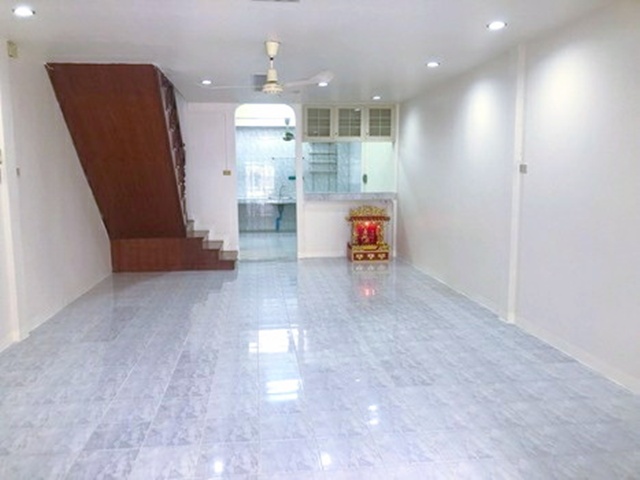 MRT บางซ่อน 900ม. MRT เตาปูน .ให้เช่าทาวน์เฮ้าส์ 2 ชั้น 25 ตร.วา. 200 ตร.ม. ม.มจพ. 2.8 กม. 3 นอน ย่านสะพาน 99  เซ็นทรัลลาดพร้าว 4.9 กม.