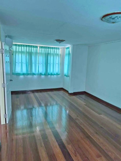 ประชาราษฎร์บำเพ็ญ 4นอน MRT ห้วยขวาง 900ม. 4 แอร์  ให้เช่า บ้านเดี่ยว 2 ชั้น  50 ตร.วา.200 ตร.ม.  เดอะ สตรีท รัชดาภิเษก 2.4 กม.