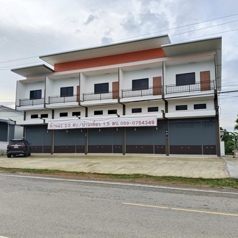 ขายอาคารพาณิชย์ 2 ชั้นครึ่ง จำนวน  5 คูหา   น่านที่ตั้ง :  บ้านนางาม ตำบล เรือง อำเภอเมืองน่าน จังหวัดน่าน 55000https://maps.app.goo.gl/Wq5cgvC9yCNhQ2J97ขนาดพื้นที่ :  81 ตารางวารายละเอียดเปิดจอง อาคารพาณิชย์ 2 ชั้นครึ่ง จำนวน  5 คูหา  และบ้านเดี่ยว จำนวน 4 หลัง สวนหย่อมหน้าบ้าน กว้าง 8 เมตร สวนครัวหลังบ้าน กว้าง 3 เมตร ถังน้ำ 1,000 ลิตร พร้อมปั๊มน้ำ 1 ตัว มิเตอร์น้ำ, มิเตอร์ไฟฟ้าฟรี ค่าธรรมเนียม, ค่าโอน คนล