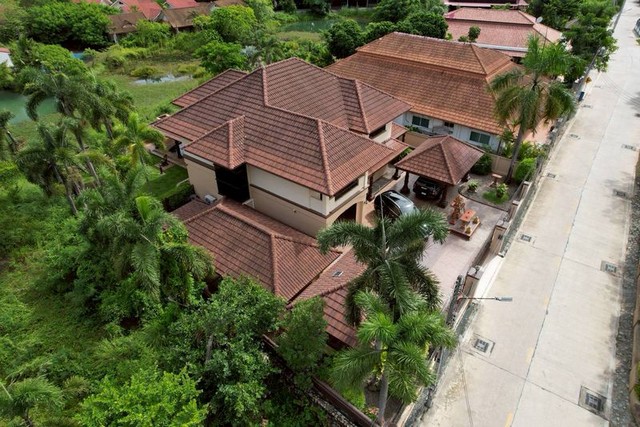 TEL:088-559 5199 คุณเอLine:https://line.me/ti/p/C0eGe0whLXขายบ้านพูลวิลล่า ด้านหลังติดแม่น้ำธรรมาติหนองจับเต่า ไม่ไกลจากถนนสุขุมวิทราคา 11,900,000 บาทชื่อบริษัทขนาดที่ดิน  200 ตรว.(800 ตรม.) บ้านหลังใหญ่ 2 ชั้น4 ห้องนอน 4 ห้องน้ำครัวยุโรปในบ้าน ครัวไทยนอกบ้านสระว่ายน้ำส่วนตัวขายพร้อมเฟอนิเจอร์จอดรถได้ 3-4 คัน A15 (359)