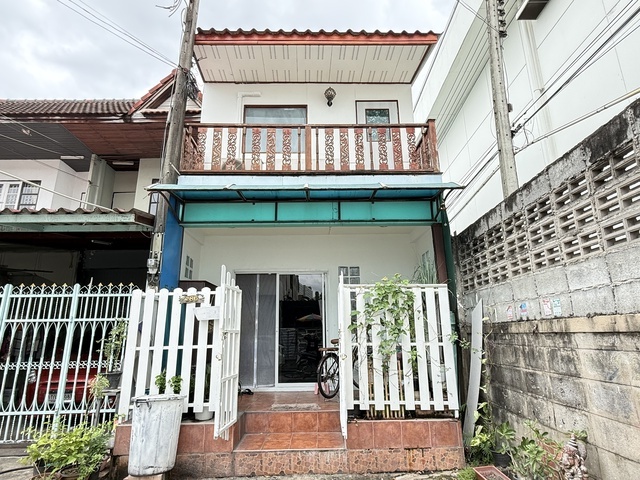 ขายทาวน์เฮ้าส์ แสงทองวิลล่า เพชรเกษม 65/1 หลังริม 19 ตรว. พร้อมอยู่ ใกล้บิ๊กซี เพชรเกษม เพียง 600 เมตร