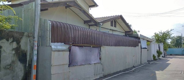 ขายที่ดินพร้อมบ้านพักอาศัยและอาคารสำนักงาน ขนาด 183 ตารางวา ทำเลดีในซอยอนามัย 1  ZTK275