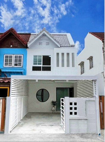 ขายด่วน ทาวน์เฮ้าส์ อุบลชาติ รัตนาธิเบศร์ - ไทรม้า รีโนเวท พร้อมเข้าอยู่ หลังริม