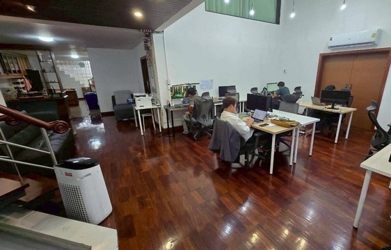 ให้เช่าบ้านเดี่ยว ทำออฟฟิศใด้ 200 ตารางวา 450 ตารางเมตร  10 ที่จอดรถ ลาดพร้าวซอย 10