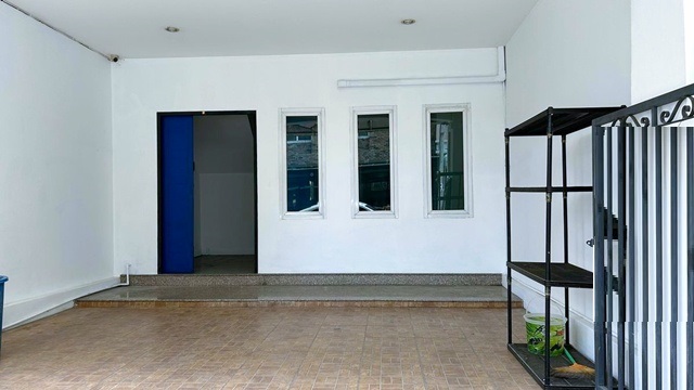 MRT บางกระสอ 150 เมตร 5นอน  ติดเซนทรัลรัตนาธิเบศร์ ให้เช่าอาคารพาณิชย์ 4 ชั้น 24 ตร.วา.