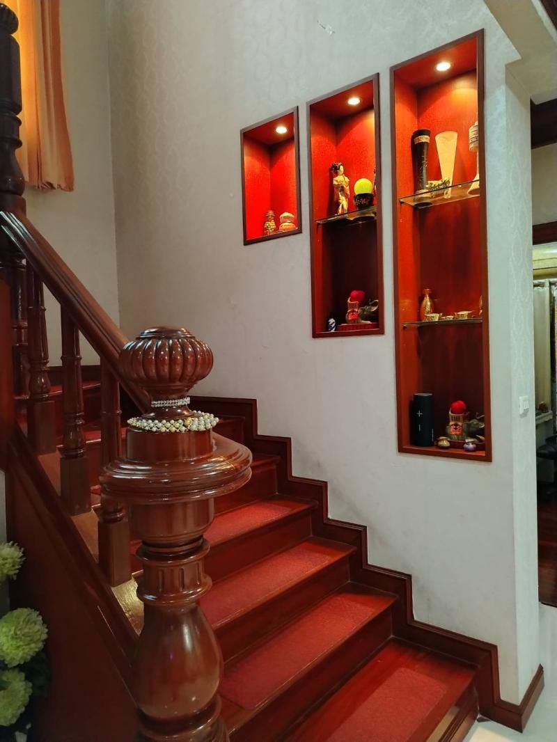 ให้เช่าบ้านเดี่ยว 2 ชั้นเนื้อที่ 114ตร.ว พื้นที่ใช้สอย 320ตร.ม 5ห้องนอน 4ห้องน้ำ ถนนเฉลิมพระเกียรติ.ร9 ใกล้สวนหลวง ราคาเช่า 50,000 บ/ด