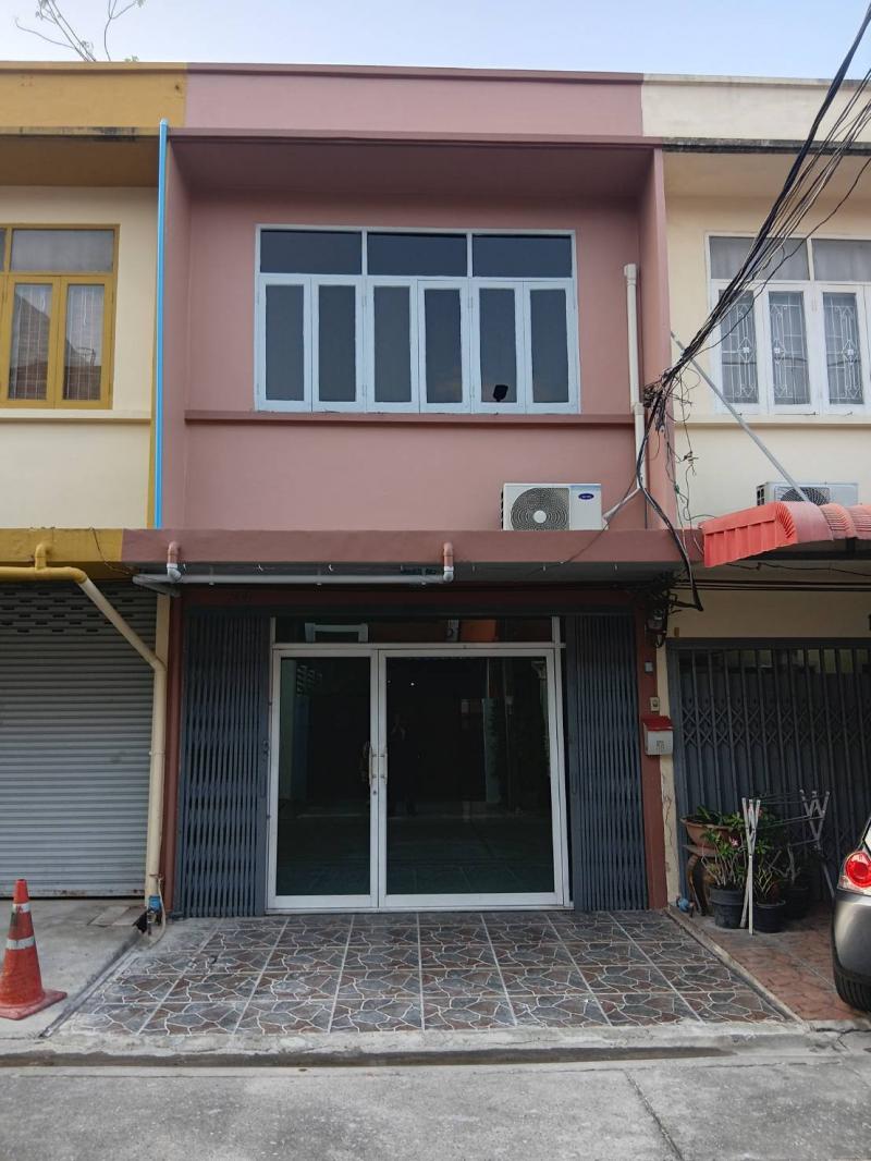 ให้เช่าทาวน์เฮ้าส์  2ชั้นเนื้อที่ 22ตร.ว พื้นที่ใช้สอย 90 ตร.ม 1ห้องนอน 1ห้องน้ำ แอร์ ถนน ลาดพร้าว 41 ภาวนา เขตจตุจักร ราคาเช่า 15,000 บ/ด