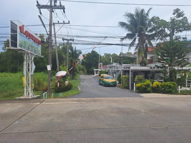 ##ขายที่ดินเปล่า 2 ไร่ ถนนเลียบคลอง8 อ.หนองเสือ จ.ปทุมธานีโซน : หนองเสือ  ปทุมธานีที่ตั้ง :  ต.คลอง8 ฝั่งตะวันออก  อ.หนองเสือ  จ.ปทุมธานีลักษณะโดยทั่วไป- ที่ดินเปล่า ห่างถนนทางหลวงชนบทปทุมธานี 3221 เพียง 100 เมตร- เนื้อที่  2  ไร่  ใกล้ถนนเลียบคลอง8 อ.หนองเสือ จ.ปทุมธานี- หน้ากว้าง  35 ม.  ลึก  81 ม., ขายราคาพิเศษ!! แปลงเดียวเท่านั้น- แปลงสวย บรรยากาศเงียบสงบ น่าอยู่อาศัย- โอกาสทอง! ที่ด