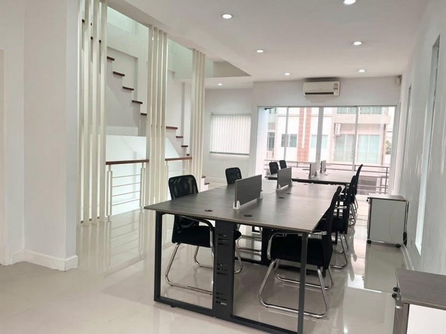 ให้เช่าทาวโฮม 3 ชั้น 31 ตร.ว. หลังมุม 2 ห้องนอน นวลจันทร์-รามอินทรา ใกล้แฟชั่นไอซ์แลนด์