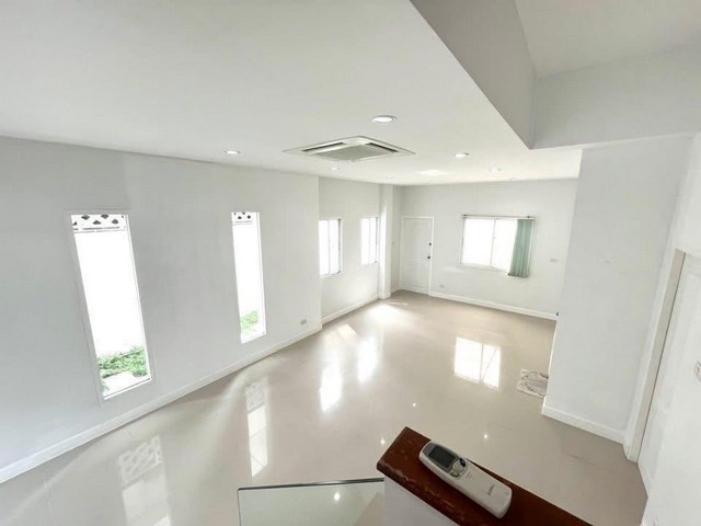 ให้เช่าทาวโฮม 3 ชั้น 31 ตร.ว. หลังมุม 2 ห้องนอน นวลจันทร์-รามอินทรา ใกล้แฟชั่นไอซ์แลนด์