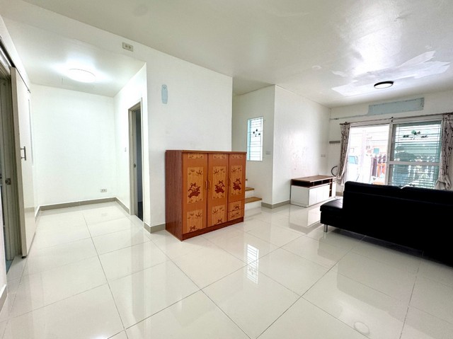 บ้านสวย เจ้าของดูแลดีมาก เข้าอยู่ได้ทันที!  ทำเลศักยภาพ เดินทางสะดวก ใกล้รถไฟฟ้า & ห้างดัง