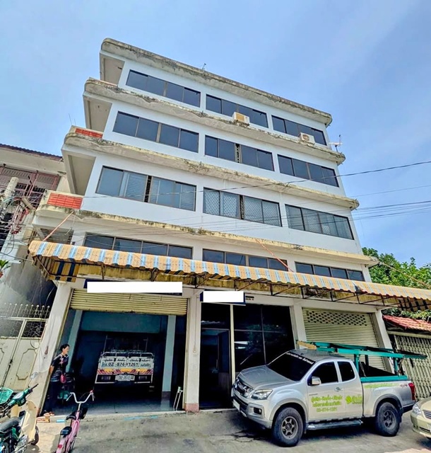 ใหญ่ บางมด โลตัส พระราม 2 900 ม.ให้เช่าอาคารพาณิชย์ 5 ชั้น 3 คูหา ตีทะลุกัน กว้าง 16 ห้องนอน   50 ตร.วา. 965 ตร.ม