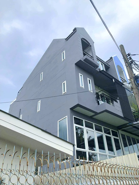 เซ็นทรัล ลาดพร้าว 1.5กม หัวมุม 28ตร.วา.ใหญ่มาก 3-4นอน พร้อมเฟอร์ฯ STB รัชโยธิน 380 ม..ถ.รัชดาภิเษก38-44  