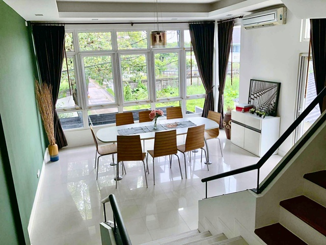 ใหญ่มาก ให้เช่าบ้านทาวน์โฮมหรู 3 ชั้นพร้อมเฟอร์ฯ ถ.รัชดาภิเษก38-44ม.ราชภัฏจันทรเกษม 980 ม.  เซ็นทรัล ลาดพร้าว 1.5กม. หัวมุม 26 ตร.วา. 3-4นอน