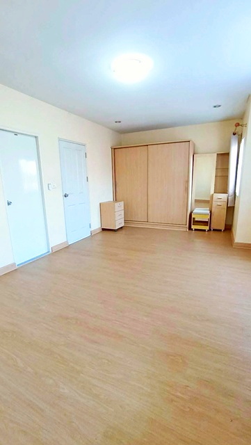 รร.เลิศหล้านานาชาติ 600 ม.เพชรเกษม77 โฮมโปร เพชรเกษม 1.2 กม. หนองแขม ให้เช่าบ้านทาวน์เฮาส์ 2 ชั้น หลังใหญ่ 20ตร.วา.160ตร.ม. 3 นอน