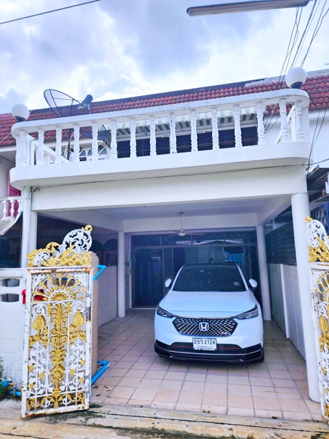 ทำเลแยกสะพาน 99 3นอนให้เช่าทาวน์เฮ้าส์ 2 ชั้น 25 ตร.วา  200 ตร.ม. รีโนเวทใหม่ กว้างขวาง ใกล้ MRTบางซ่อน 900 ม. MRT เตาปูน 1.7 กม.