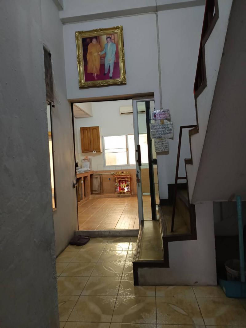 ขายอาคารพาณิชย์ 6 ชั้น ติดสถานีรถไฟฟ้าสำโรง สามแยกเทพารักษ์