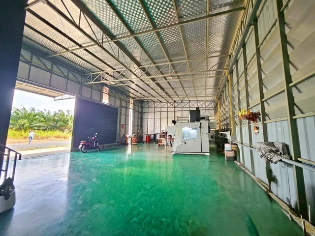 ขายที่ดินโกดังผังสีม่วงศรีราชาชลบุรี ขายที่ดินโกดังราคาถูกผังม่วงลาย เนื้อที่ 2-2-51ไร่โกดังขนาด 200 ตรม.