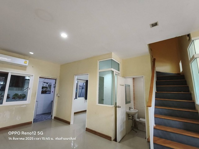 ขายด่วนทาวน์เฮ้าส์ หมู่บ้านโกลเด้นทาวน์ 2 พระราม 2  ต่อเติมพร้อมอยู่ ซอยพันท้ายนรสิงห์  ห่างจาก ถ.พระราม 2 แค่ 900 เมตร สมุทรสาคร