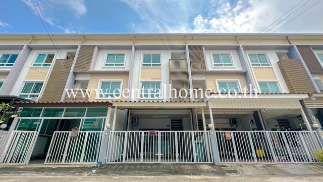 ขายด่วน ทาวน์โฮม 3 ชั้น เดอะ ริช บิซ โฮม สุขุมวิท 105 ใกล้ รถไฟฟ้าสายสีเหลือง ศรีลาซาล