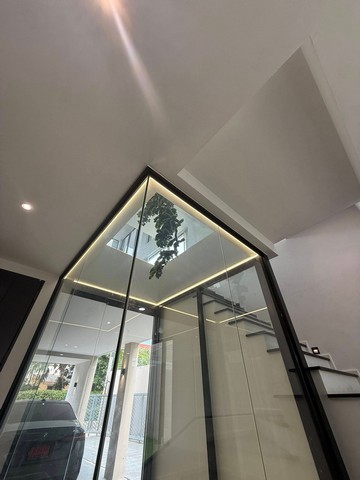 ให้เช่า Home office หรู 4 ชั้น พื้นที่ใช้สอย 527 ตร.ม ซอยนาคนิวาส เอกมัย-รามอินทรา หลัง Central Eastville มีลิฟต์ในตัว เหมาะทำออฟฟิศ