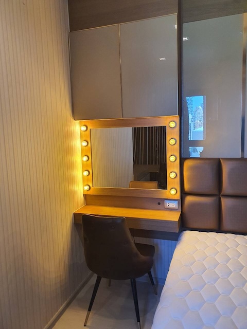 Life One Wireless clean safe peaceful 20th floor BTS Ploenchit