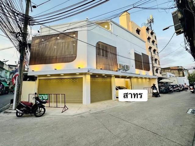 P1156 ให้เช่าบ้าน ซอยจันทร์ 32 สาทร หลังมุม สไตล์โมเดิร์น ติดถนน ใกล้เอเชียทีค Central พระราม 3