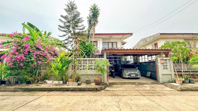 รหัสทรัพย์ : N0481บ้านเดี่ยว เสนานิเวศน์ 1 เกษตรนวมินทร์ - บางกะปิที่ตั้ง : ซอยประเสริฐมนูกิจ 18&nbsp;แขวงลาดพร้าว เขตบางกะปิ&nbsp;กรุงเทพมหานคร&nbsp;10230รายละเอียดทรัพย์ :- บ้านเดี่ยว 2&nbsp;ชั้น เนื้อที่ 50&nbsp;ตารางวา พื้นที่ใช้สอย 200 ตารางเมตร&nbsp;- 1&nbsp;ห้องนอนใหญ่, 2&nbsp;ห้องน้ำ, 1 ห้องครัว, 1 ห้องนั่งเล่น, 2 ที่จอดรถ- แอร์ 1 เครื่อง- ต่อเติมบริเวณด้านข้างและด้านหลัง- เดินระบบน้ำและระบบไฟใหม่&nbsp;-&nbsp