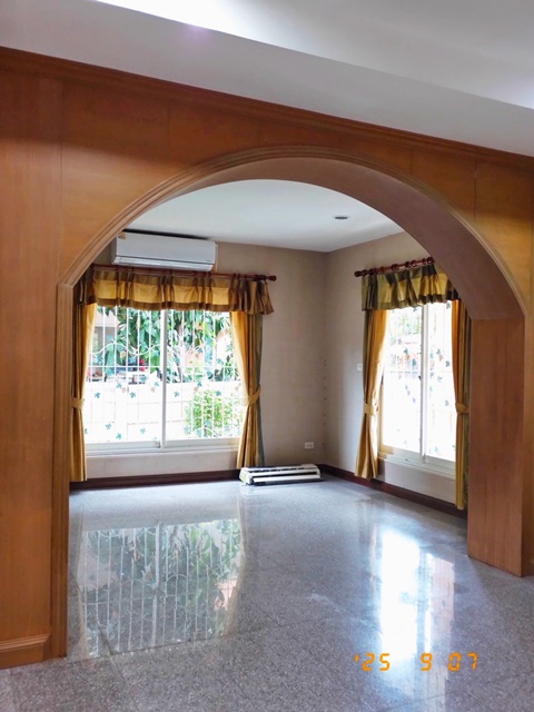 รร.อัสสัมชัญ แคมปัสพระราม 2 1.9 กม. พระราม2 กม.17.5 จอดรถ2คัน 6แอร์ พันท้าย ให้เช่าคฤหาสน์ 4นอน 2ชั้น 102ตร.วา  302ตร.ม. 3น้ำวิวสวน