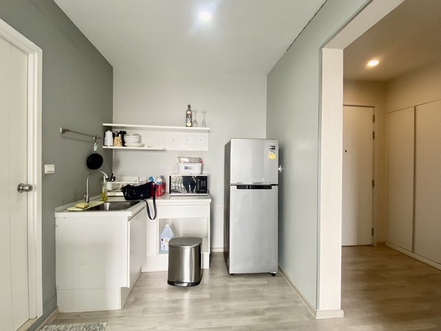 คอนโดทำเลดีติดถนนใหญ่ ติดเซ็นทรัลเวสเกต และรถไฟฟ้า ส่วนกลางครบครันพลัม คอนโด เซ็นทรัล สเตชั่น (เฟส 1)ทำเล: นนทบุรี บางใหญ่ บางบัวทอง ไทรน้อย ไทรม้า ท่าอิฐ2 ห้องนอน 2 ห้องน้ำ 1 ห้องนั่งเล่น มีครัวและระเบียงขนาด 50.94 ตร.ม. ชั้น 16 เพดานสูง 2.55 เมตรเฟอร์นิเจอร์บิ้วอินระเบียงทิศตะวันออก วิวหันหน้าหาเซ็นทรัลเวสเกตราคาขาย : 3,300,000 บาท(ค่าใช้จ่ายในการโอนทั้งหมด ผู้ขายออกให้)ค