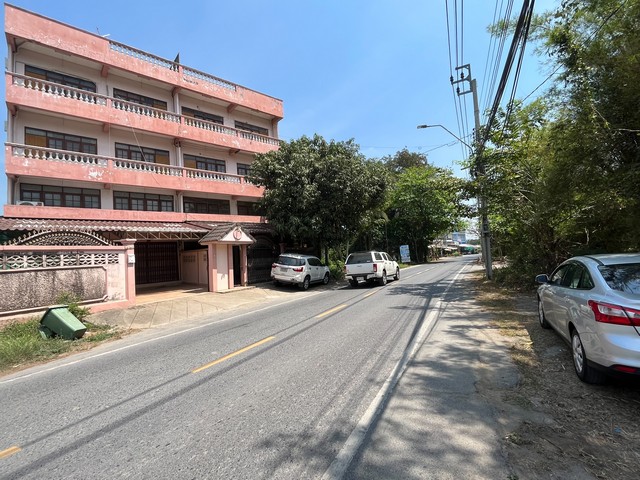 ขายอาคารพาณิชย์ 5 ชั้น ถนนสุภาพบุรุษ พุทธมณฑล สาย 3 ทวีวัฒนา เหมาะสำหรับทำการค้า ลงทุน เปิดธุรกิจหลากหลายประเภท และเพื่ออยู่อาศัย ทำเลเชื่อมระหว่างถนนพุทธมณฑลสาย3 และ สาย4ทำเลที่ตั้ง: ถนนสุภาพบุรุษ แขวงทวีวัฒนา เขตทวีวัฒนา กรุงเทพฯราคาขาย: 11,000,000 ล้าน (ขายตามสภาพ)ขนาดพื้นที่: 70.5 ตรว. ขนาดหน้าตึกกว้าง 8 เมตร ลึก 19 เมตร(มีพื้นที่และอาคารด้านหลัง)พื้นที่ใช้สอย: 1,000 ตรม.