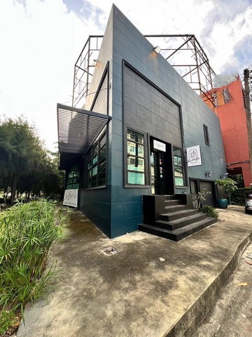 ให้เช่า อาคารพาณิชย์ 2 ชั้น ทำเลทอง ติดถนนใหญ่ พระราม9 กรุงเทพมหานคร