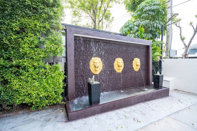 ขายบ้านเดี่ยว 2 ชั้น มัณฑนา เลค วัชรพล ขนาด 136 ตร.วา ตกแต่งหรู ขายพร้อมเฟอร์นิเจอร์