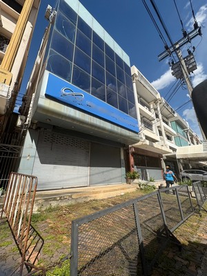 ขายตึกแถว ในกาญจนาภิเษก7(ซอยชูสังห์) 3 ชั้นครึ่ง เนื้อที่ 45.1 ตร.วา ใกล้ถนนใหญ่กาญจนา 120 เมตร เหมาะทำการค้าและออฟฟิศในตัว !!