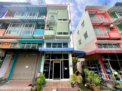 ขาย อาคารพาณิชย์ ในซอยเพชรเกษม81 ตึก 3 ชั้นครึ่ง หลังมุม มีพื้นที่ข้างอาคาร เหมาะค้าขาย - ทำออฟฟิศ ด้วยพื้นที่ใช้สอยกว่า 200 ตร.ม.!