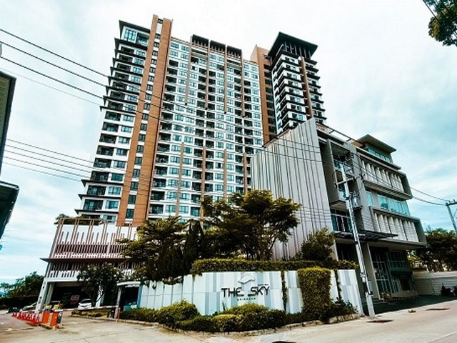 TEL:088-559 5199 คุณเอLine:https://line.me/ti/p/C0eGe0whLXขายคอนโด เดอะสกาย ศรีราชาห้องชุดพร้อเฟอร์ ห้องใหญ่พร้อมอยู่ขาย 9,000,000ค่าโอนกรรมสิทธิ์ 50-50เนื้อที่ 117.6 ตรม (3 ห้อง เจาะทะลุถึงกัน)3 ห้องนอน 2 ห้องน้ำภายใน Lay out เหมือนบ้านสิ่งอำนวยความสะดวกภายในโครงการ- สระว่ายน้ำระบบเกลือ- ฟิตเนสพร้อมอุปกรณ์ครบครัน- สวนหย่อมและพื้นที่พักผ่อน- ระบบรักษาความปลอดภัย 24 ชั่วโมง / CCTV- ล็อบบี้หรูหรา / ที่จอดรถเพียงพอ