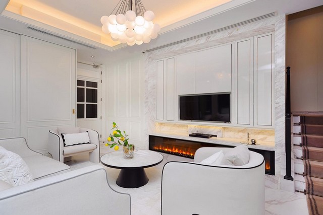 LV53243 ให้เช่า  บ้านหรู ในซอยเอกมัย 22 The Boulevard Ekkamai เดอะ บูเลอวาร์ด เอกมัย พร้อมสระว่ายน้ำ