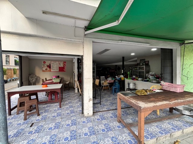 ขายที่ดินแปลงพิเศษ ติดถนนซอยสุขุมวิท 39 เนื้อที่ 49 ตร.ว. ทำเลหายาก ในย่าน Prime Area ใจกลางพร้อมพงษ์ เขตวัฒนา กรุงเทพ