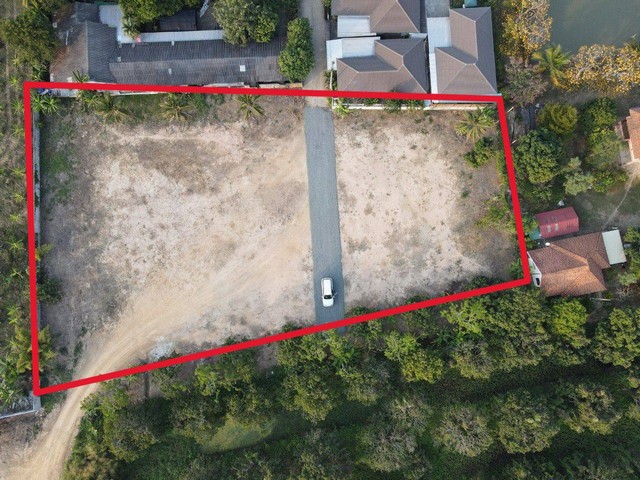 ขายที่ดินเปล่า 2-1-57ไร่ 9.1ลบ. ถนน น้ำประปา ไฟฟ้า ใกล้ ถนนวงแหวน3รอบนอก เช้าออกหลายทาง ต.หนองผึ้ง อ.สารภี เชียงใหม่