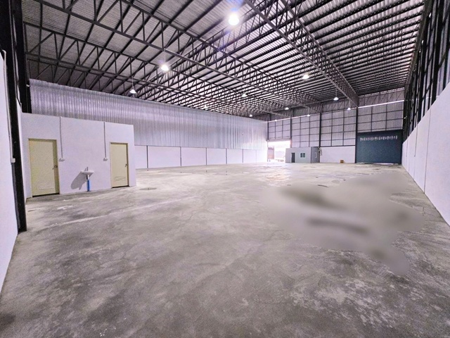 ตลาดนัดวาสนาบางน้ำจืด ถ.พระราม 2  2 น้ำ  ให้เช่าโกดังสูงพิเศษ 7ม. พร้อมออฟิศ 485 ตร.ม.125 ตร.วา. สมุทรสาคร รร.บ้านบางปิ้ง 3.1 กม.