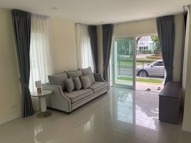 ให้เช่าบ้านเดี่ยว 2ชั้น หมู่บ้านมัณฑนา​ บางนา กม.13  เดินทางสะดวกใกล้ทางด่วนบรูพาวิถี, ถนนเส้น main บางนา-ตราด