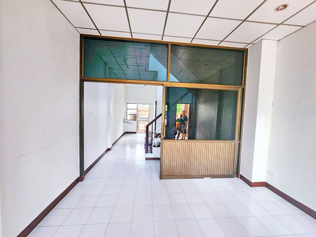 สนามหญ้า 2แอร์ ทาวน์เฮ้าส์ 3 ชั้นซอยนวมินทร์ 133-141 ตรงข้ามโลตัส ไทวัสดุ มี 7-Eleven  4นอน3น้ำ ทำเลติดถนนใหญ่ บึงกุ่ม 24ตร.วา  274 ตร.ม.