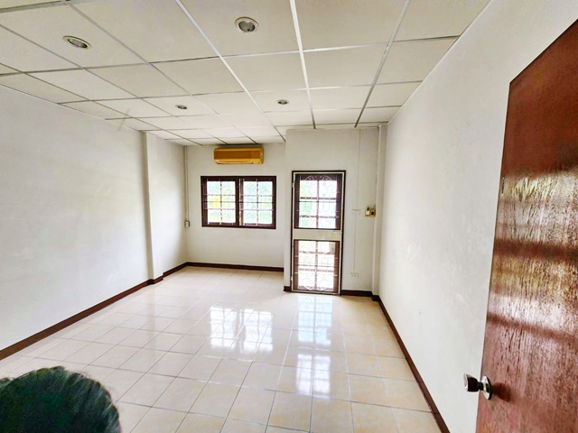 มี 7-Eleven สนามหญ้า 2แอร์ ตรงข้ามโลตัส ไทวัสดุ ทาวน์เฮ้าส์ 3 ชั้น 4นอน ซอยนวมินทร์ 133-141 3น้ำ ทำเลติดถนนใหญ่ บึงกุ่ม 24ตร.วา  274 ตร.ม.