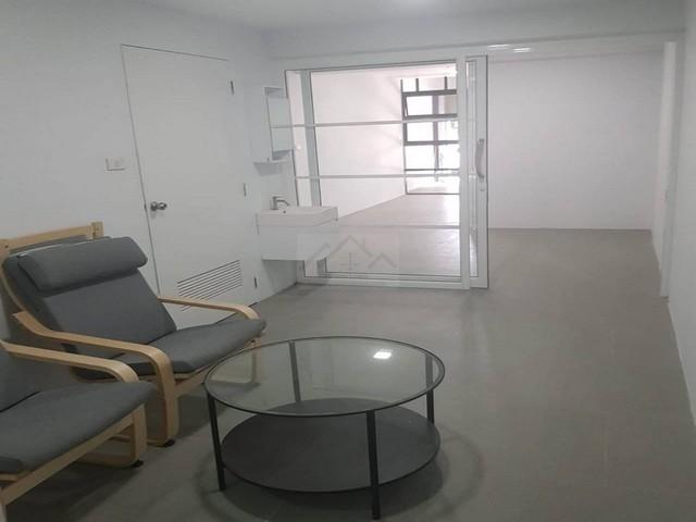 ให้เช่าโฮมออฟฟิศ 4.5 ชั้น 500 ตร.ม. ถนนพระราม 9 ปากซอย 49 ใกล้เดอะไนน์พระราม 9