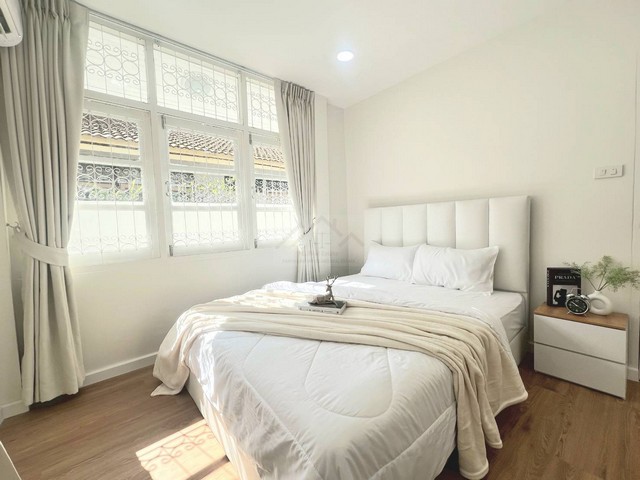 ให้เช่าบ้านเดี่ยวชั้นเดียว 4 ห้องนอน หมู่บ้านรัชดานิเวศน์ เขตห้วยขวาง ตกแต่งหรู เฟอร์ครบ พร้อมเข้าอยู่ ใกล้ MRT ห้วยขวาง