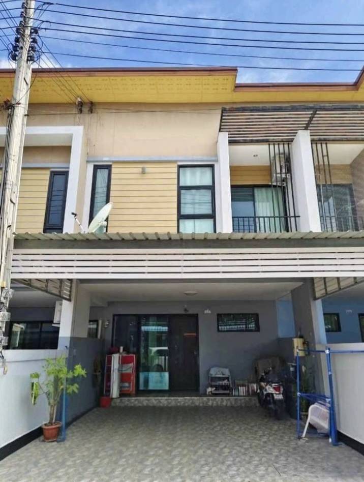 F0149 ขายทาวน์เฮ้าส์2ชั้นสภาพดีพร้อมอยู่ พร้อมเฟอร์นิเจอร์ ครบครัน โครงการหมู่บ้านเดอะเพอร์เฟคโฮมทาวน์เนื้อที่ 22.8 ตารางวา -3 ห้องนอน- 3 ห้องน้ำ -1 ห้องครัว -1 ที่จอดรถ สถานที่ใกล้เคียง* ตลาดอ่างศิลา* เซ็นทรัลชลบุรี* บางแสน* มหาวิทยาลัยบูรพาที่ตั้ง.หมู่บ้านเดอะเพอร์เฟคโฮมทาวน์ ถนนอ่างศิลา-บางแสน ตำบลอ่างศิลา อำเภอเมืองชลบุรี จังหวัดชลบุรีราคา.1,690,000บาท สนใจสอบถามราย