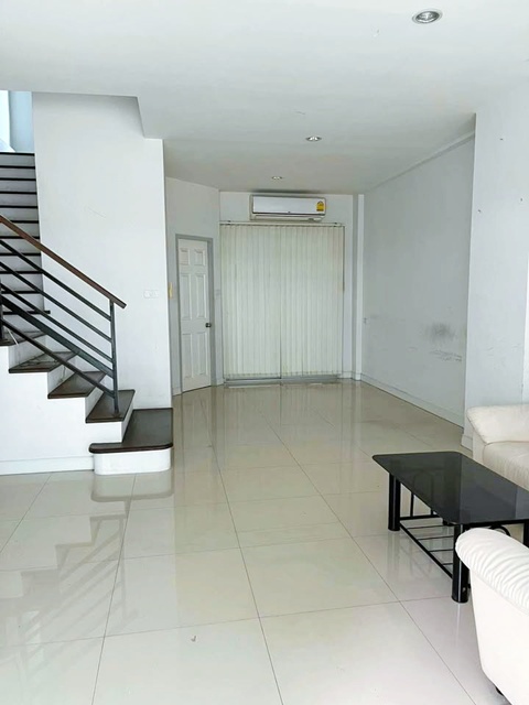 ตรงข้าม เพชรเกษม 81 โฮมโปร เพชรเกษม 1.3 กม. ให้เช่าโฮมออฟฟิศ  3ชั้น 20ตร.วา. 240 ตร.ม. ม.ธนบุรี 1.4 กม. ติ 3 นอน  ตลาดหนองแขม 328 ม.