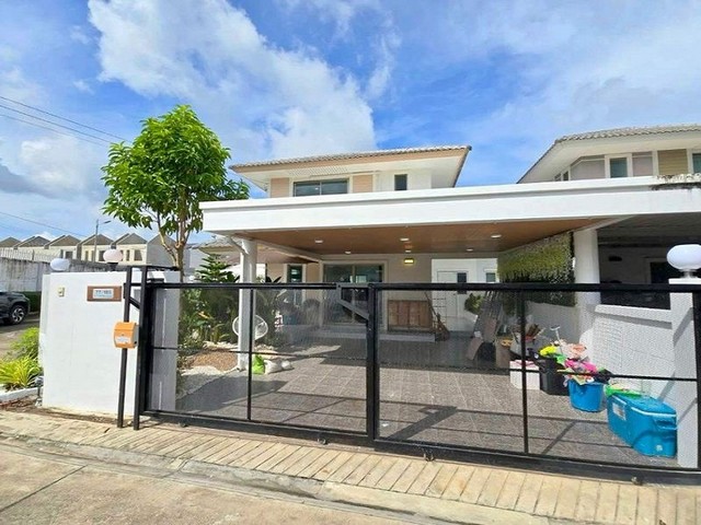 TEL:088-559 5199 คุณเอLine:https://line.me/ti/p/C0eGe0whLXขายบ้านรีโนเวทใหม่ หลังริม พร้อมเข้าอยู่ทันทีทำเล: ไลฟ์การ์เด้นโฮม โรงโป๊ะ - ตะเคียนเตี้ยตกแต่งครบ เฟอร์นิเจอร์จัดเต็มทั้งหลัง + สวนข้างบ้านราคาพิเศษ จองก่อนบ้านเสร็จเพียง 3.59 ล้านบาทราคา 3.79 ล้านบาทค่าโอน + ภาษี คนละครึ่งขนาดพื้นที่ 54 ตารางวา3 ห้องนอน 2 ห้องน้ำ2 ที่จอดรถบ้านรีโนเวทใหม่ทั้งหลัง พร้อมสวนพักผ่อนข้างบ้านสิ่งอำนวยความสะด