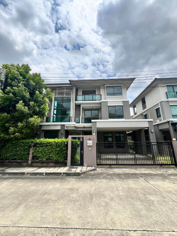 ให้เช่าบ้านเดี่ยวหรู 3 ชั้น พร้อมเข้าอยู่ ถ.รามอินทรา คันนายาว กรุงเทพมหานคร