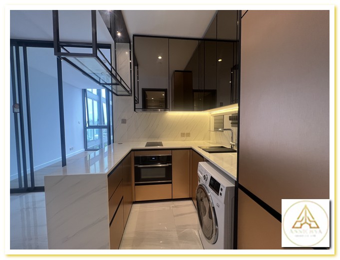 คอนโดมิเนียม High Rise ระดับ Super Luxury ถนนสาทรใต้ ใกล้ MRT ลุมพินี และ BTS ช่องนนทรี พร้อมสิ่งอำนวยความสะดวกครบครัน